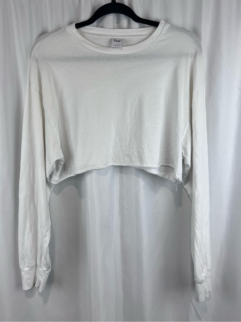 Aritzia Tna White Long sleeve cropped Tee